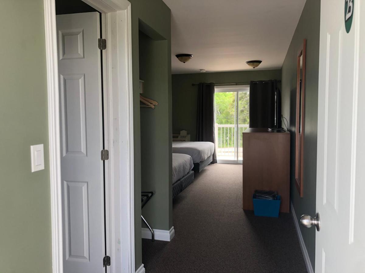 Escarpment Heights Motel Tobermory Esterno foto