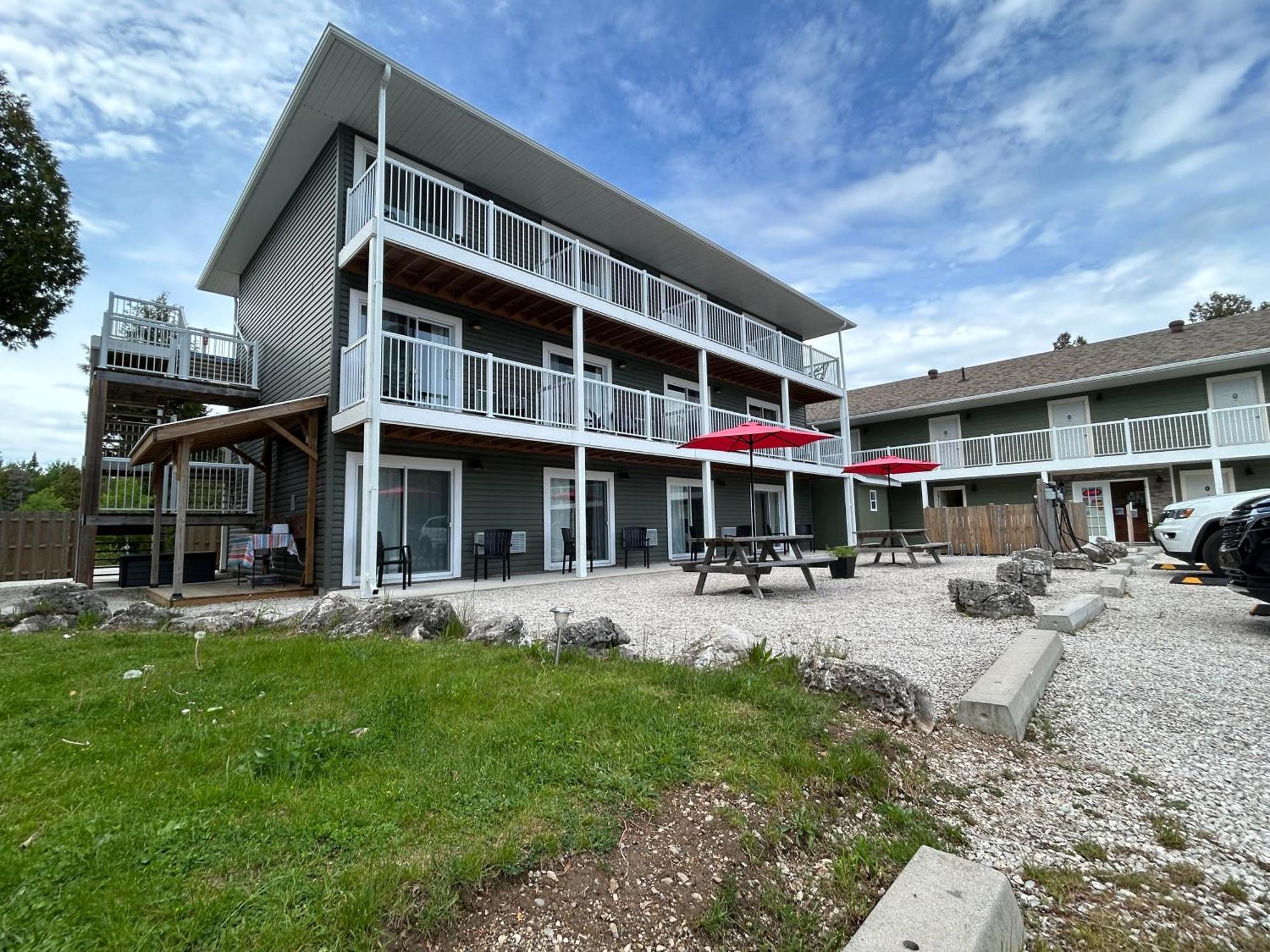 Escarpment Heights Motel Tobermory Esterno foto