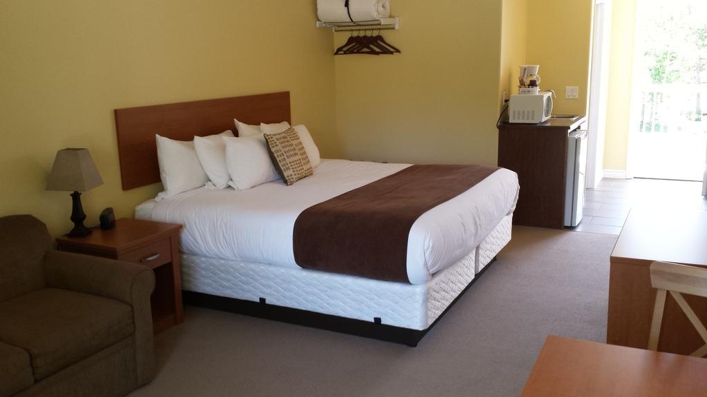 Escarpment Heights Motel Tobermory Esterno foto